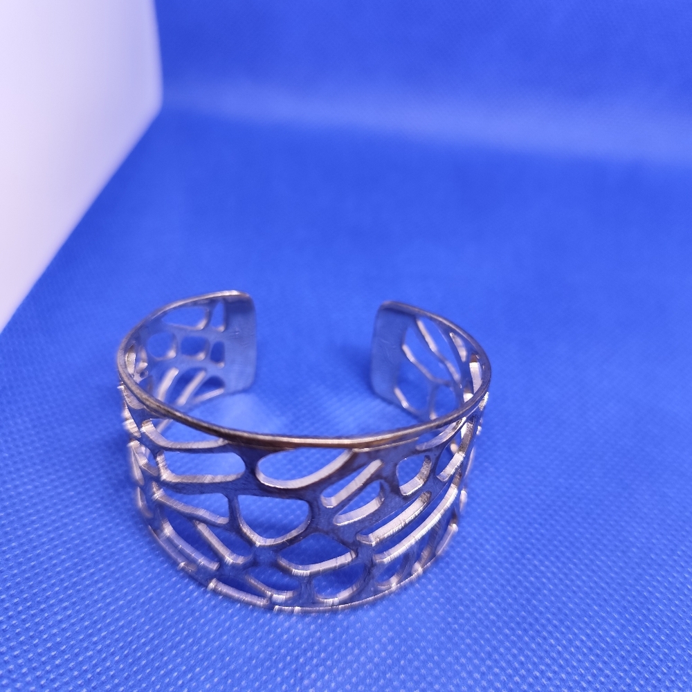 3/$30💜Silver Tone Bold Mosaic Cut Out Cuff Bracelet